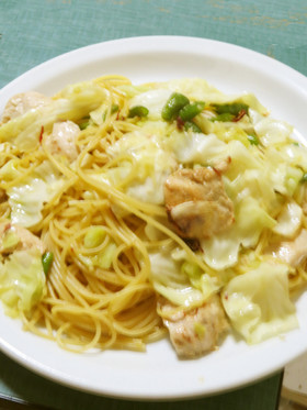 鶏胸肉とキャベツの塩麹ペペロンチーノ