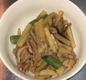 大豆肉とじゃがいもとオクラのマー油炒め