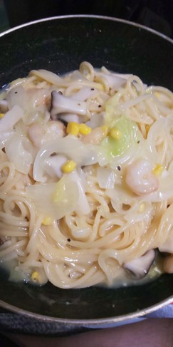エビとキノコのクリームパスタ