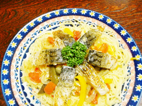 皮がパリッとおいしいサバと夏野菜のパスタ