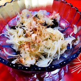 玉ねぎと梅干しのさっぱり和え