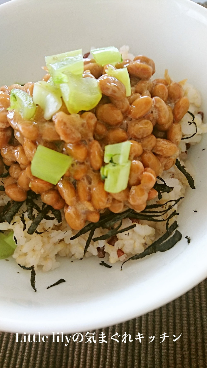 納豆と大根葉のご飯の画像