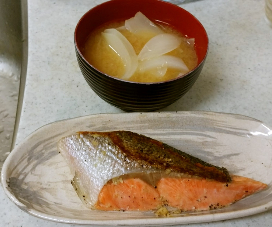 ✨鮭の生姜焼き&タマネギ味噌汁✴の画像