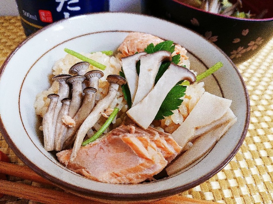 生秋鮭ときのこの炊き込みごはんの画像