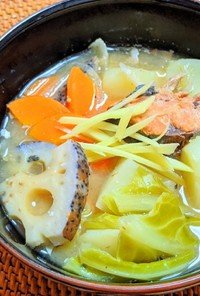 鯖缶とゴロゴロ野菜のお味噌汁