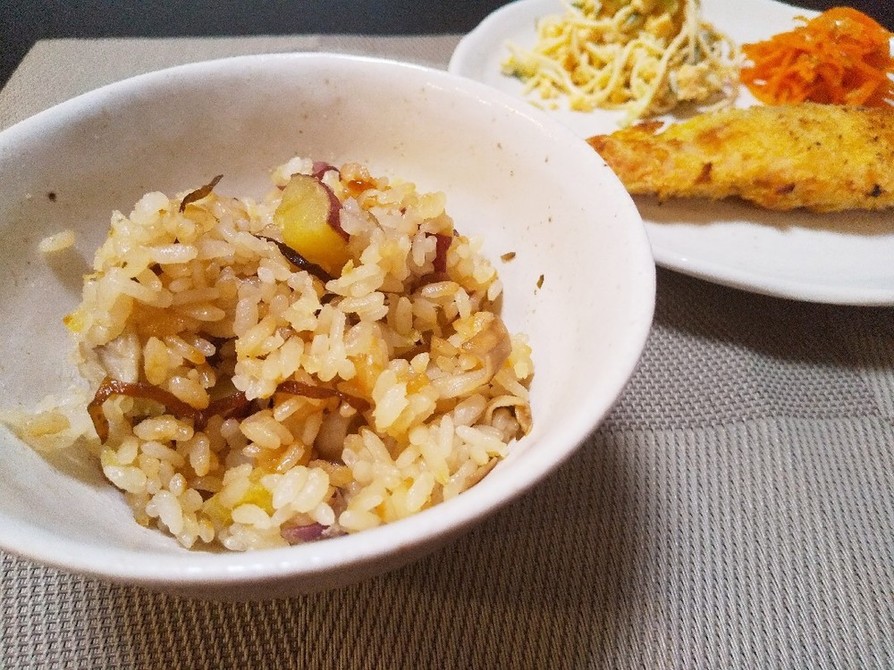 白だしで☆さつま芋と舞茸の炊き込みご飯の画像
