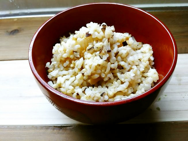 乾しいたけの玄米ご飯の画像