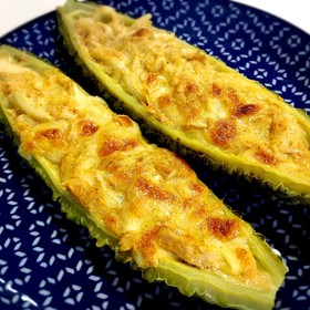 ツナカレーのゴーヤボート