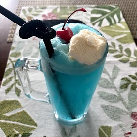 青いクリームソーダ