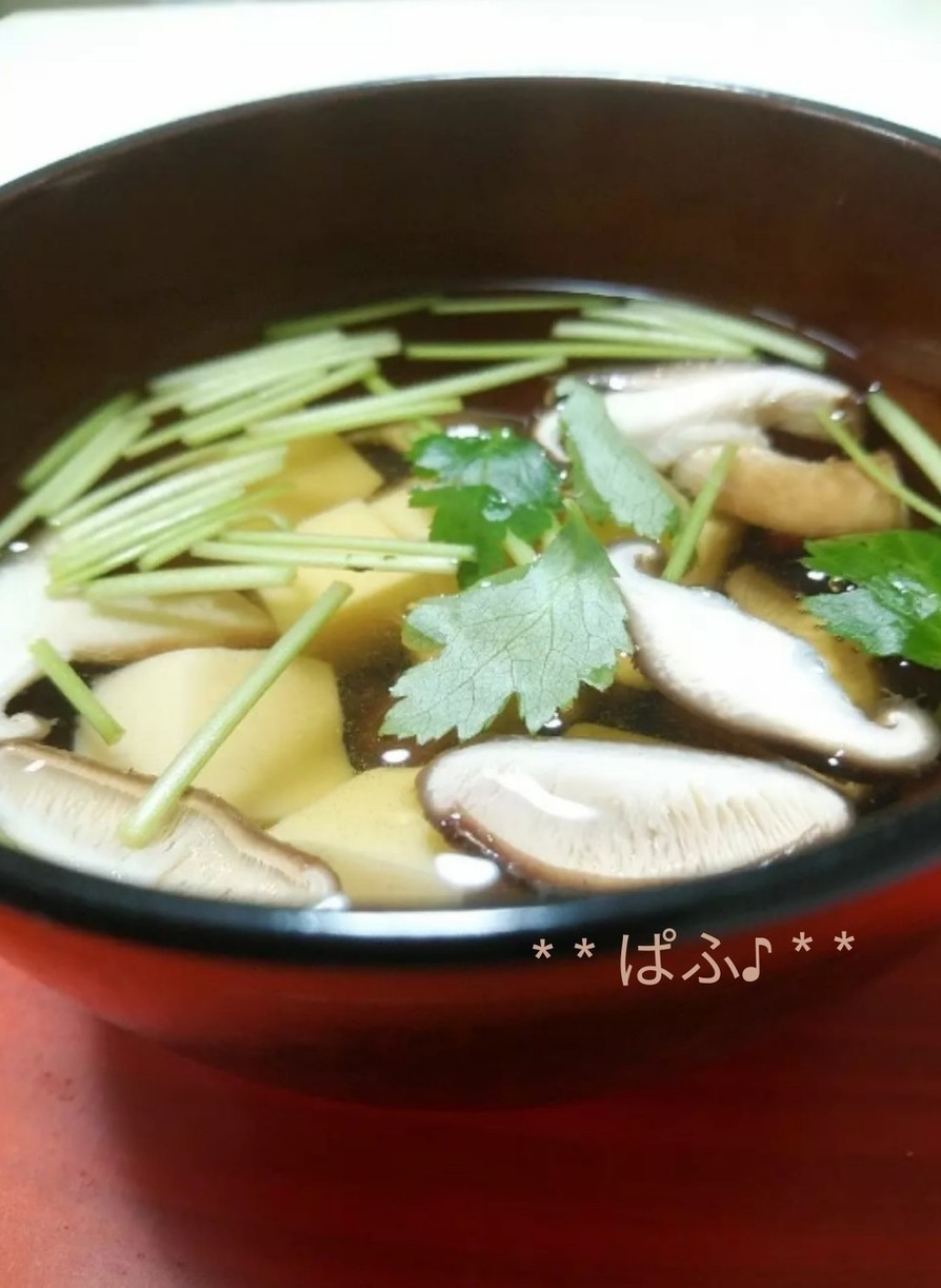 玉子豆腐のお吸い物　～椎茸の香り～の画像