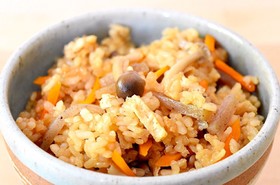 めんつゆで簡単 炊き込みご飯