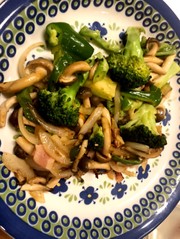 冷蔵庫の残り野菜!ブロッコリーベーコンの写真