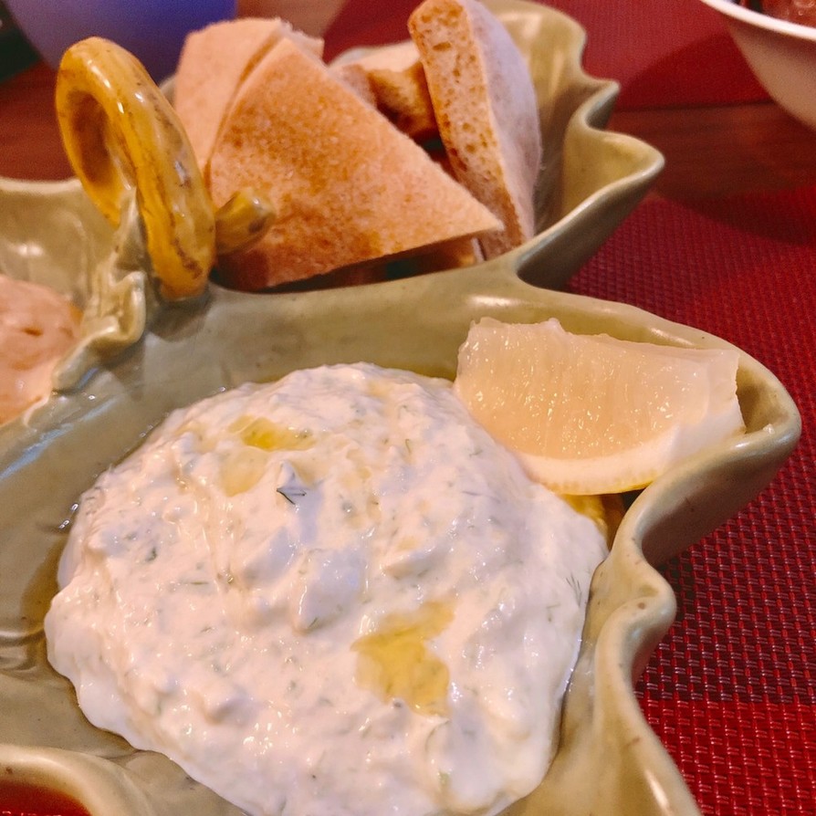 地中海料理のきゅうりのヨーグルトソースの画像