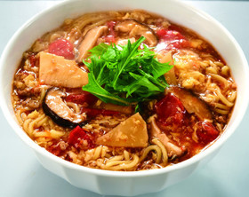 トマトと卵の酸辣湯麺(サンラータンメン)