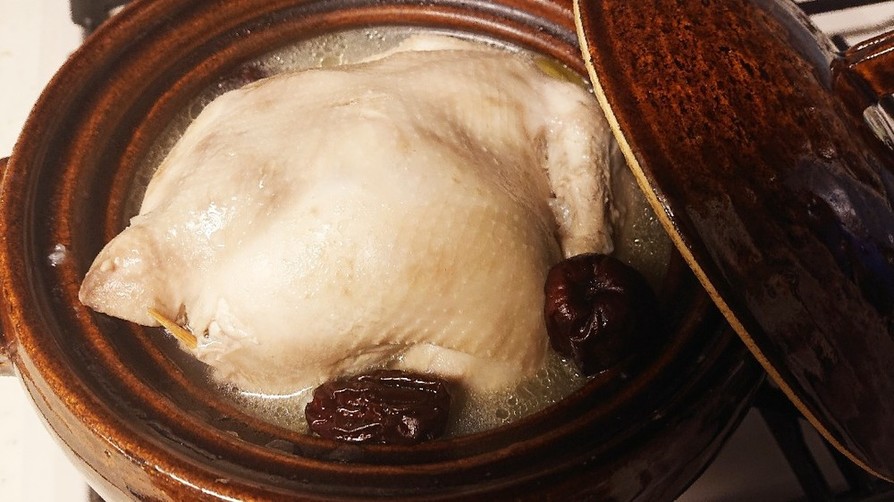 伊賀土鍋で煮込む参鶏湯(サムゲタン)の画像