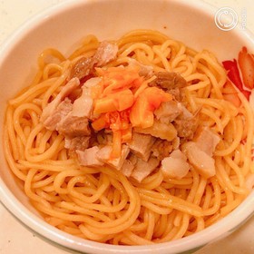 レンジで簡単、焼きそば蒸し麺で、油そば!