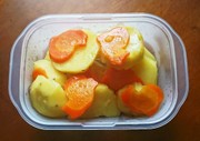 人参とさつまいもの甘煮の写真