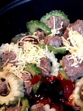 白ゴーヤと緑ゴーヤの肉詰め