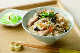 缶詰レシピ♪鮭缶ときのこの炊き込みご飯