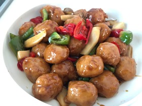 業務用 肉団子 (タレ付き)を甘酢に。