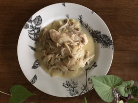鶏肉としめじの白ワイン煮込み
