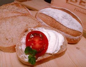 天然果実酵母　～エキスｄｅ全粒粉入りパン～の画像