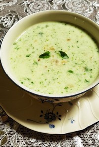 冷製きゅうりとミントのヨーグルトスープ