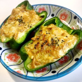 ツナカレーのピーマンカップ パプリカでも