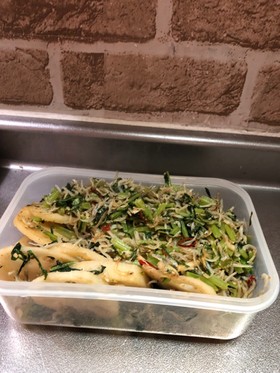 レンコンと大根葉のピリ辛炒め