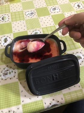 ミルクプリンwithベリーソースをかけて