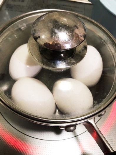 時短簡単＊少ないお水で、茹で卵を作る方法の写真