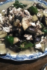 夏野菜とひき肉と豆腐の炒め物