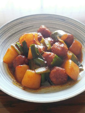 ピリ辛味噌☆鶏団子と大根の炒め煮