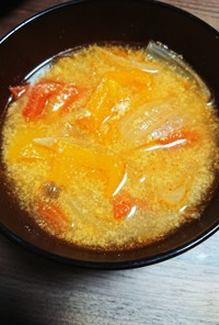 カレー缶で作る 簡単 トマト野菜スープ