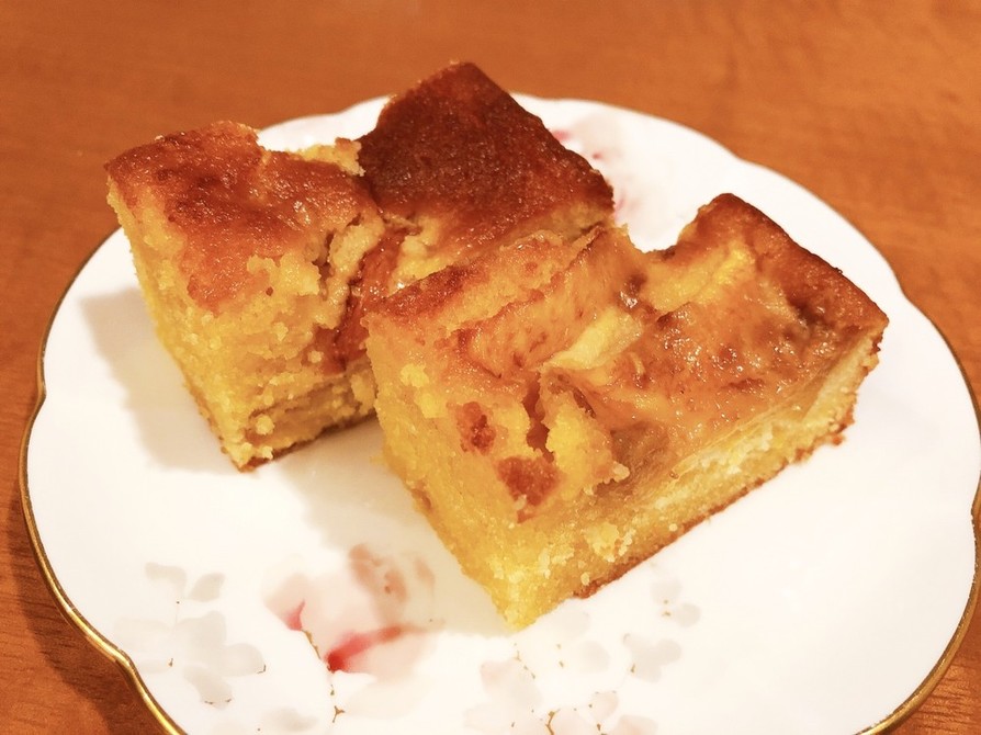 黄桃のアーモンドケーキの画像