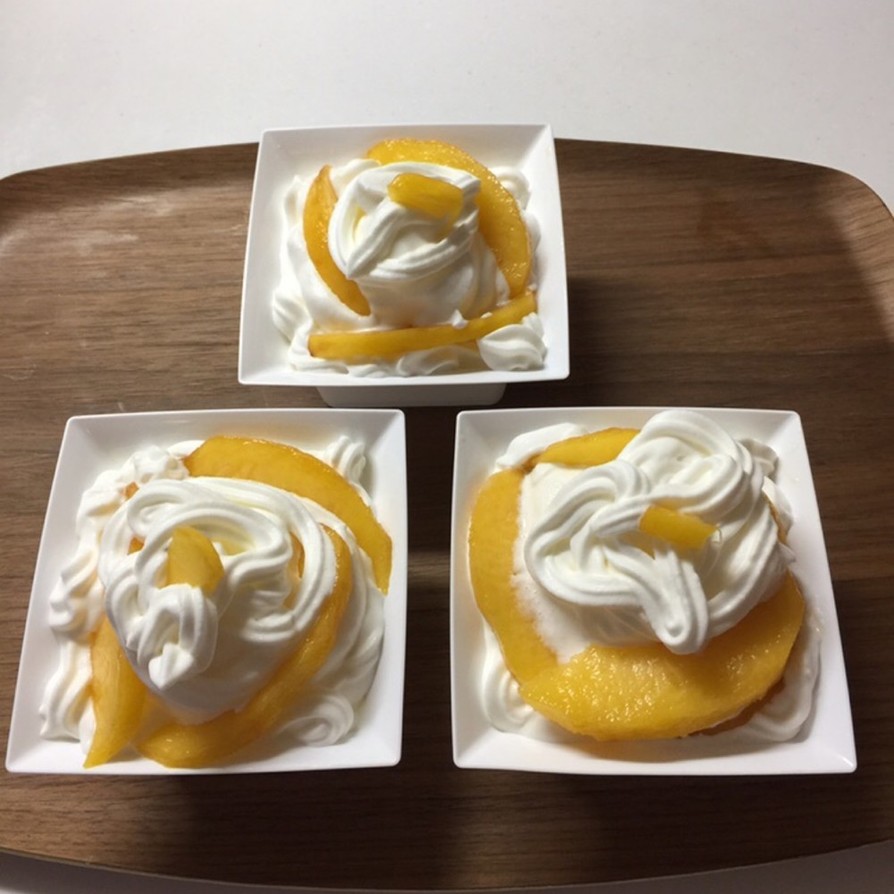 ミルクプリン生クリームと黄桃でアレンジの画像