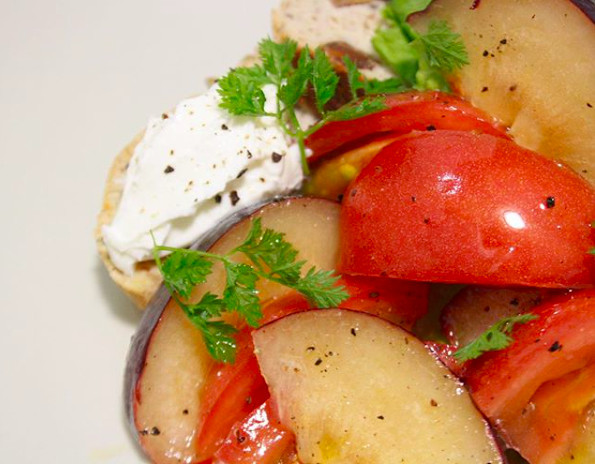 低糖質”トマトとプラムの太陽サラダ”の画像