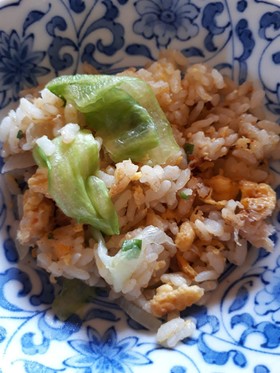 カニ缶とレタスの炒飯