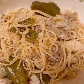 ひき肉とピーマンと舞茸のパスタ