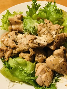 鶏もも肉の塩スパイス炒め●サラダ盛り