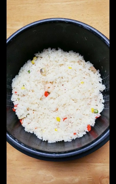 コンソメ(海鮮)ピラフ　簡単　炊飯器の写真