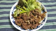 牛肉炒めレタス包みの写真