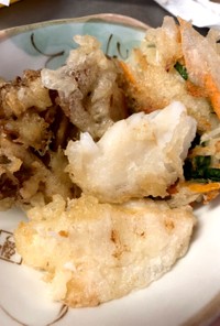 白身魚と舞茸の天ぷらと三色かき揚げ