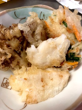 白身魚と舞茸の天ぷらと三色かき揚げ