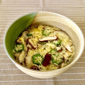 とろり椎茸・オクラのかき玉コンソメスープ