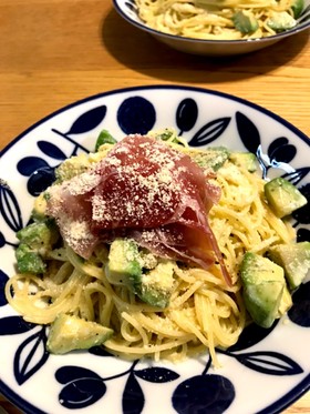 簡単!アボカドと生ハム♡クリームパスタ