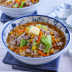 ひき肉を使った味噌バター煮込みラーメン