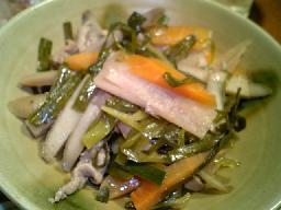根菜と豚肉の酢炒め