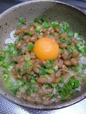 たまごと納豆のまぜまぜおうどん♪