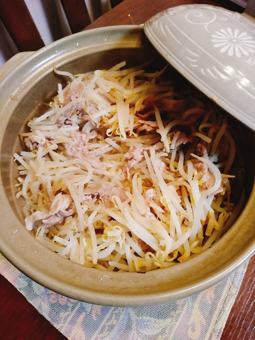 土鍋で手軽に陶板焼き～モヤシと豚肉の画像